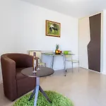 Apartman In Der Ersten Etage Mit Meerblick By Interhome *