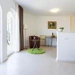Apartman In Der Ersten Etage Mit Meerblick By Interhome Splitska