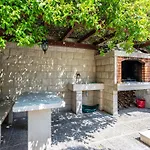 Apartman In Der Ersten Etage Mit Meerblick By Interhome Splitska