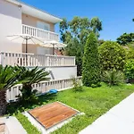 Apartman In Der Ersten Etage Mit Meerblick By Interhome