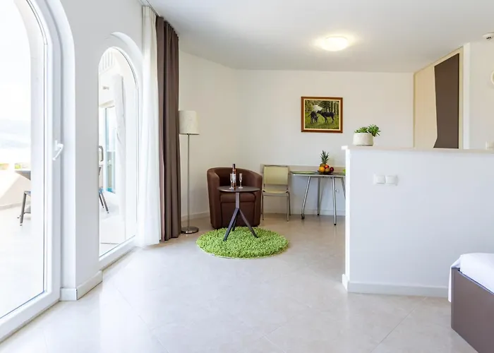 Appartamento In Der Ersten Etage Mit Meerblick By Interhome Splitska