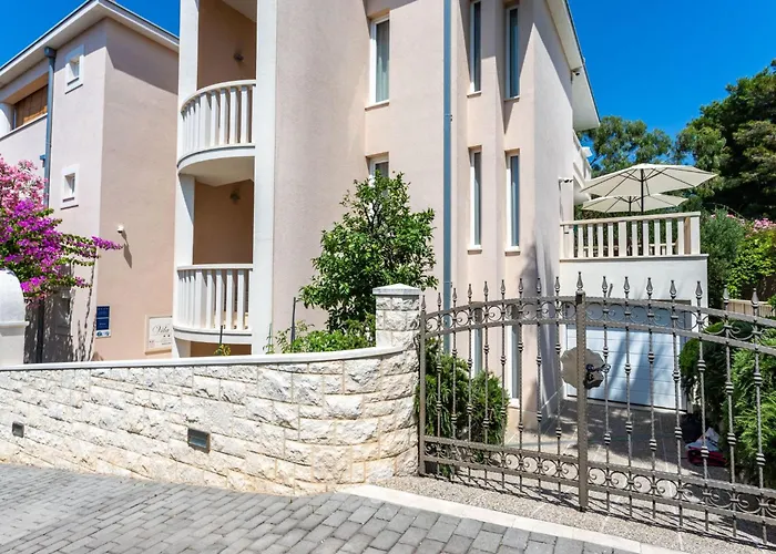 In Der Ersten Etage Mit Meerblick By Interhome Appartamento