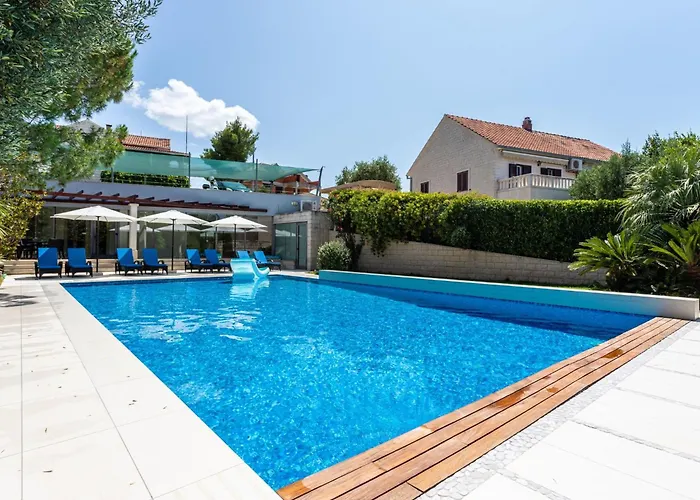 In Der Ersten Etage Mit Meerblick By Interhome * Splitska