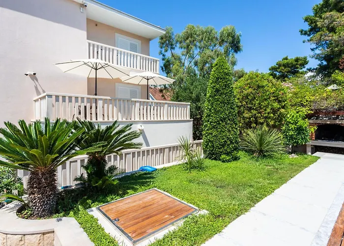Appartamento In Der Ersten Etage Mit Meerblick By Interhome