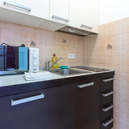 아파트 In Der Ersten Etage Mit Meerblick By Interhome