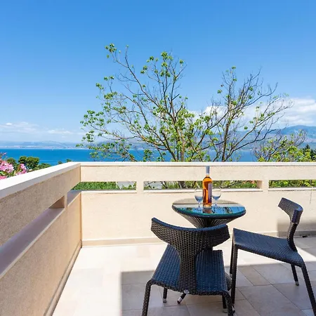 아파트 In Der Ersten Etage Mit Meerblick By Interhome