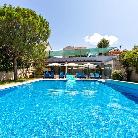 아파트 In Der Ersten Etage Mit Meerblick By Interhome 스프리트스카