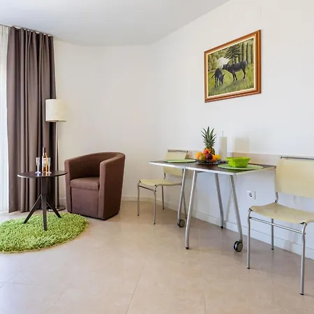 דירה In Der Ersten Etage Mit Meerblick By Interhome ספליטסקה