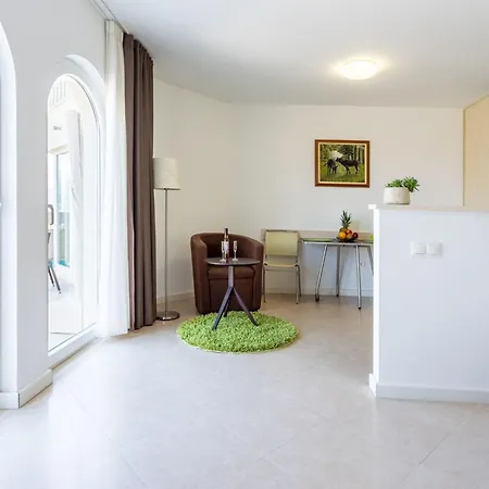 דירה In Der Ersten Etage Mit Meerblick By Interhome ספליטסקה