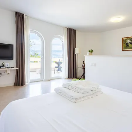 דירה In Der Ersten Etage Mit Meerblick By Interhome ספליטסקה