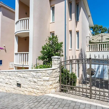 In Der Ersten Etage Mit Meerblick By Interhome דירה