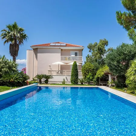 In Der Ersten Etage Mit Meerblick By Interhome *