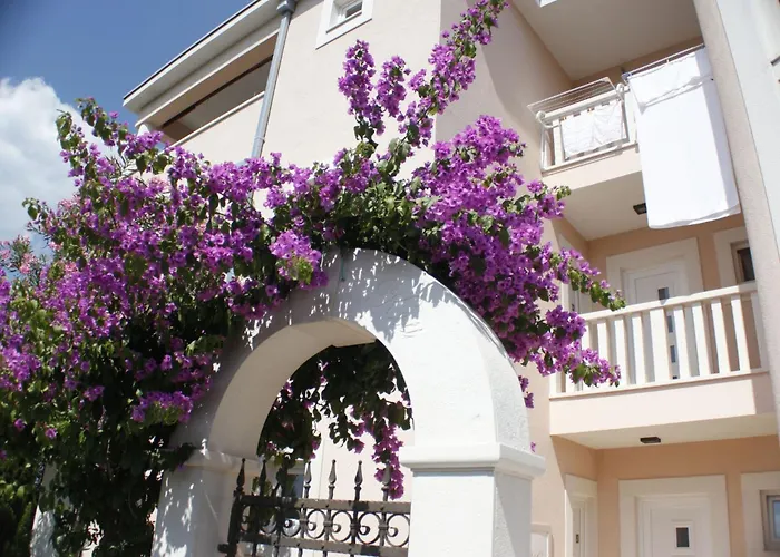 In Der Ersten Etage Mit Meerblick By Interhome Splitska