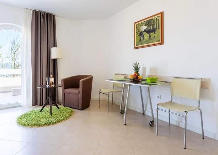 Apartament In Der Ersten Etage Mit Meerblick By Interhome Splitska